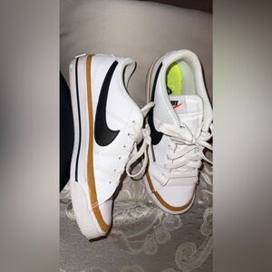 Nike court legacy